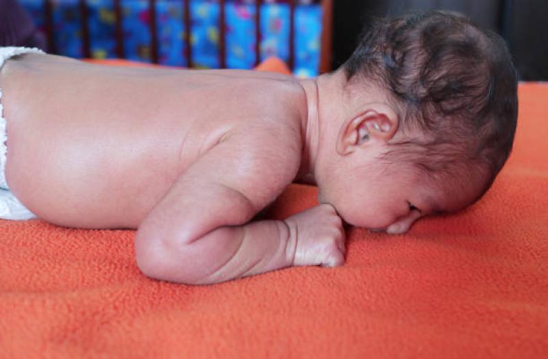 Tummy Time untuk Bayi Usia 0-7 Bulan: Manfaat dan Cara Melakukannya